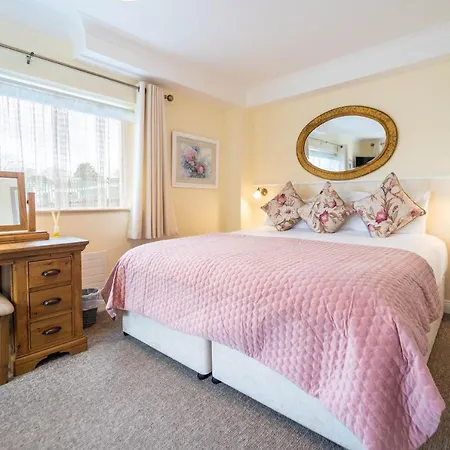 Ashe's Bed & Breakfast 4*