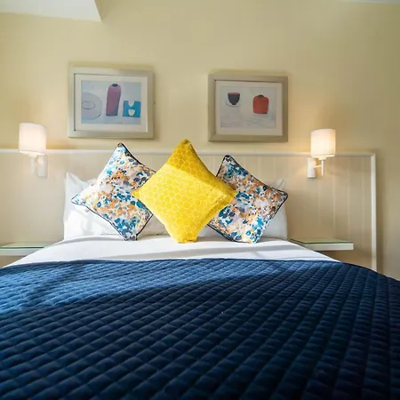 לינה וארוחת בוקר Ashe's 4*