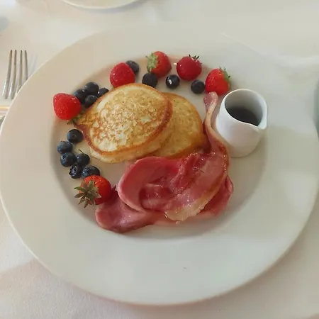 לינה וארוחת בוקר Ashe's 4*